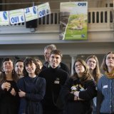L'heure n'est pas à la fête dimanche pour les partisans de l'initiative populaire pour la responsabilité environnementale. KEYSTONE/PETER KLAUNZER